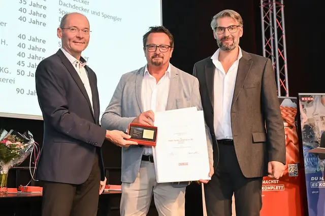 Mit der Auszeichnung würdigte die WKO den bedeutenden Beitrag zur regionalen Wirtschaft. 
 | Foto: WKO