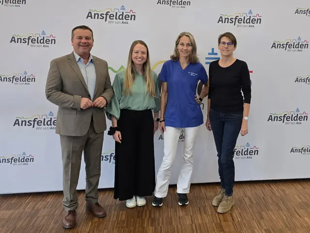 Bürgermeister Christian Partoll freut sich gemeinsam mit dem Team auf die Eröffnung im Jänner 2026. | Foto: Stadtarchiv Ansfelden