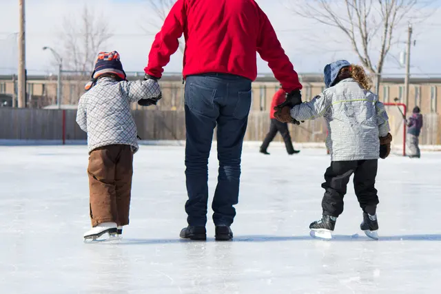 Ein letzter Schliff für die Eislaufschuhe und ab geht’s aufs Eis: Die Schlittschuhsaison steht bereits in den Startlöchern.  | Foto: ClickImages/Panthermedia