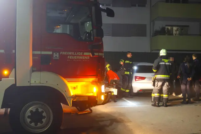 Nur durch Zerbrechen der Seitenscheibe konnte ein Kleinkind aus einem Auto in Wels-Vogelweide befreit werden. | Foto: laumat.at