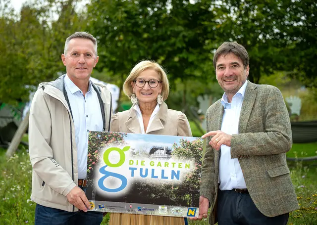 Aufsichtsratsvorsitzender Wolfgang Mayrhofer, Landeshauptfrau Johanna Mikl-Leitner und Geschäftsführer Franz Gruber freuen sich über eine erfolgreiche Saison 2025 auf der GARTEN TULLN. | Foto: NLK Pfeffer