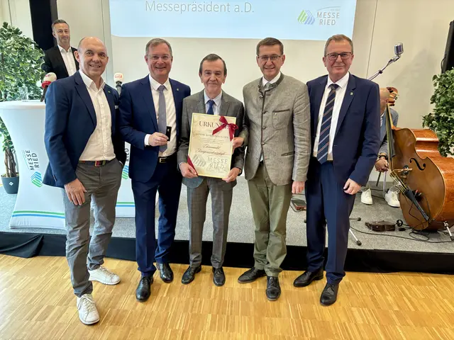 Messedirektor Helmut Slezak, Bürgermeister Bernhard Zwielehner, Ehrenpräsident Alfred Frauscher und Landesrat Markus Achleitner sowie Messepräsident Martin Wintersberger. | Foto: MeinBezirk/Christian Doms