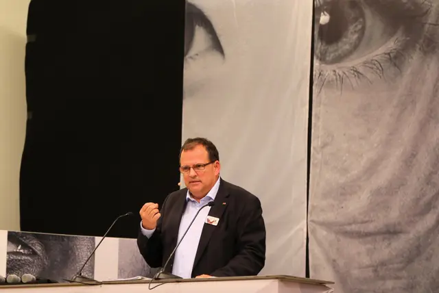 "Ein stets wachsames Auge auf Demokratie und Rechtsstaat ist unverzichtbar", mahnt Festredner Friedrich Forsthuber (Präs. Straflandesgericht Wien). | Foto: Eckhart Herbe