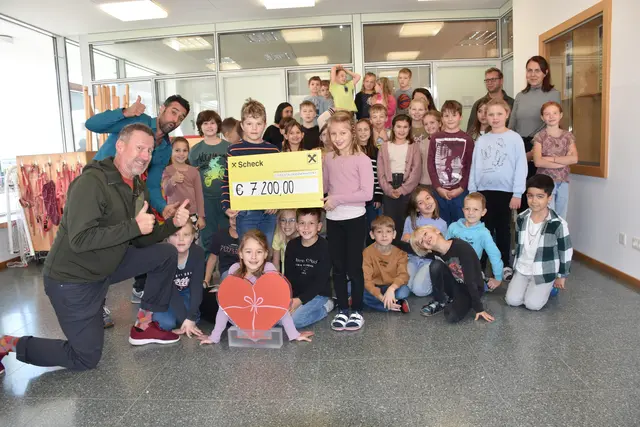 Die Volksschul- und Kindergartenkinder der VS Strass im Zillertal erliefen nicht weniger als 7.200,- Euro.  | Foto: Haun