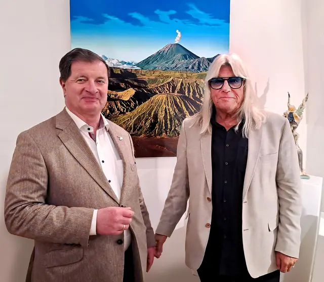 Der Künstler mit Werkbundpräsident Bernd Holasek. | Foto: Hofbauer