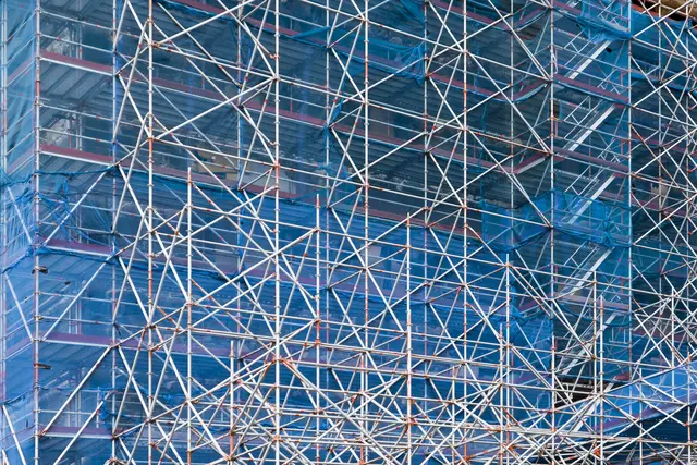 Ein 23-jähriger Mann soll in einer Hernalser Wohnung seine Freundin geschlagen sowie mit Gegenständen beworfen haben. Beim Streit ließ er sie laut Polizei aus dem Fenster fallen. (Symbolfoto) | Foto: MacRein/Panthermedia