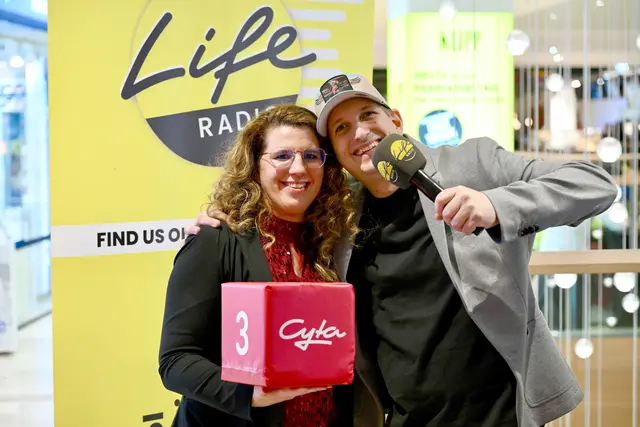 CYTA-Marketingchefin Verena Haselwanter weiß, wie Abendshopping geht. Sebastian Kaufmann weiß es auch.. | Foto: Hassl