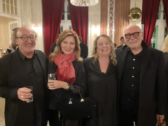 Ehepaar Lammerhuber (rechts) mit Bühnenbildner Hans Kudlich und einer Freundin | Foto: Stockmann