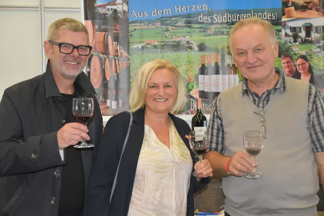 Christian Zechner, Heike Tröstner und Winzer Eduard Wachter | Foto: Michael Strini