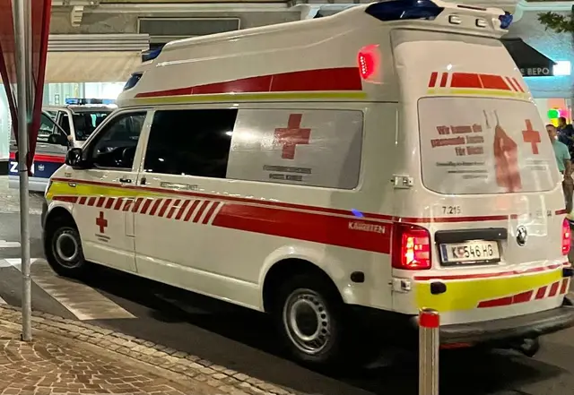 Mitglieder des Roten Kreuzes reanimierten die junge Frau. Sie wurde letztlich vom Rettungshubschrauber C12 in das LKH Graz gebracht (Symbolbild). | Foto: MeinBezirk.at