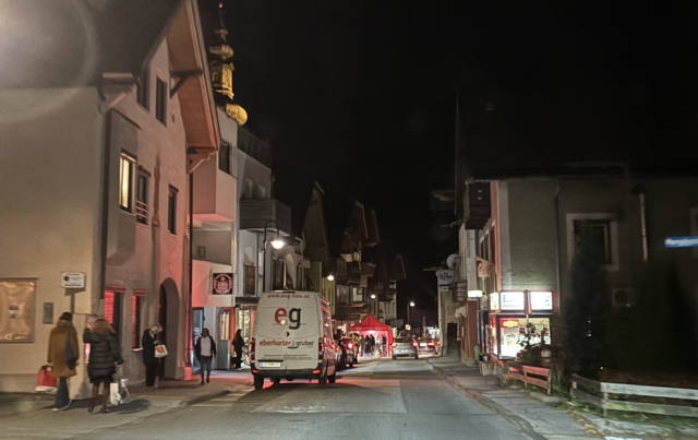 Ein rundum gelungener, analoger Einkaufsabend, der eindrucksvoll zeigt, wie stark Gemeinschaft und Nahversorgung in Zirl gelebt werden.