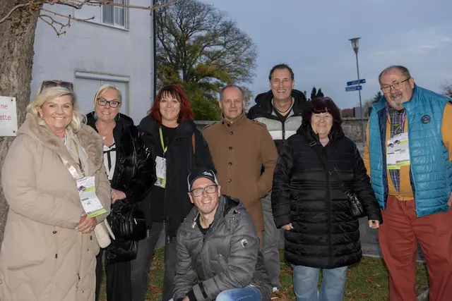 Die Besucherinnen und Besucher zogen gruppenweise durch Mörbisch, um die unterschiedlichen Stationen abzuklappern.  | Foto: Sophia Braun
