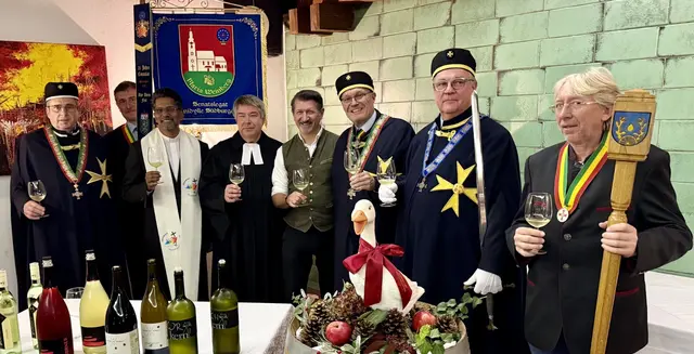 Das Legat der Weinidylle Südburgenland der Europäischen Weinritterschaft lud zur Weinsegnung in den Gasthof Wurglits in Großpetersdorf ein. | Foto: Legat Weinidylle Südburgenland/Walter Fasching