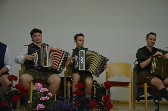 Die VORDEROBERLEHEN-MUSI Alexander und Peter Lottermoser  | Foto: Maria Astner-Meißnitzer