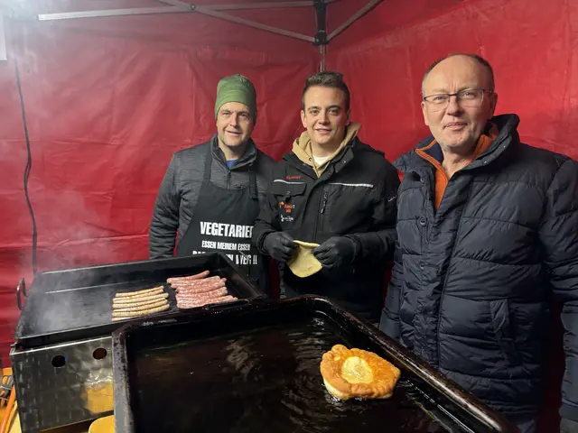 Würstl &amp; Kiachl: Stärkung für den Bummel bei der Metzgerei Fritz.