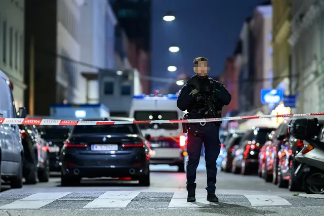 Neue Details zu den tödlichen Schüssen in Ottakring am Donnerstagabend: Zwei der gesuchten Tatverdächtigen haben sich mittlerweile der Polizei gestellt.  | Foto: MAX SLOVENCIK / APA / picturedesk.com