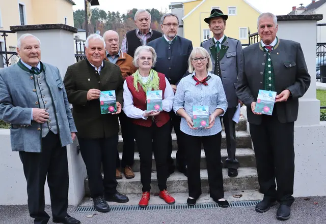 Vzbgm. Günter Bauer (re) mit den Heimatdichtern, die ein Fixpunkt im kulturellen Leben von Gratkorn sind. | Foto: Edith Ertl