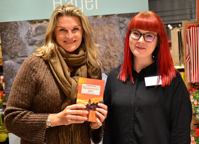 Krimiautorin Dagmar Hager &amp; Filialleiterin Stefanie Haas (re)