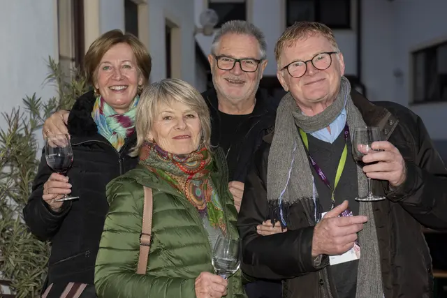 Beim Martiniloben präsentierte Mörbisch die Erzeugnisse seiner Winzerinnen und Winzer.  | Foto: Sophia Braun