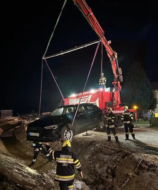 Fahrzeugbergung in Söding-St. Johann mit dem Kran des SRF Ligist | Foto: FF Söding