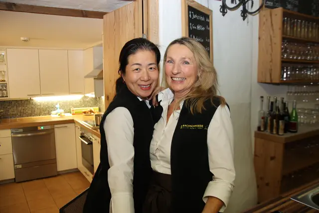 Xiaoxia Zou und Manuela Gratzer sorgten für kulinarischen Genuss.