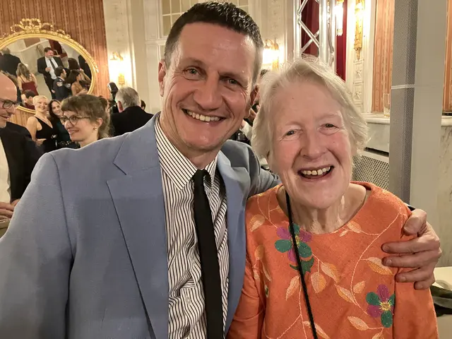 Christian Graf mit der Mama von Henry Mason | Foto: Stockmann