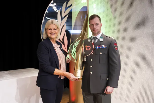 Als "Soldat des Jahres" wurde David Ploder aus Kirchbach-Zerlach, vom Jägerbataillon 17 in Straß, ausgezeichnet. | Foto: BMLV/Carina Karlovits