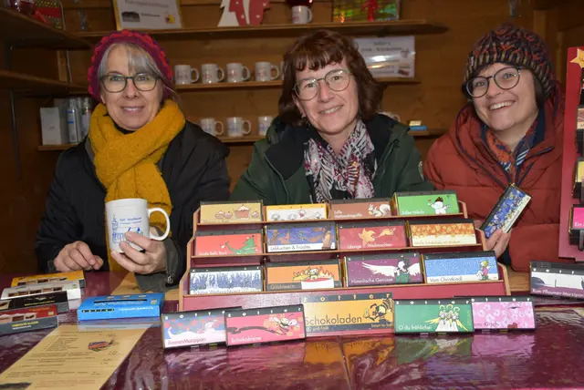 Ulrike Hader (Mitte) beim 20. Waldhausener Advent im Vorjahr. | Foto: Robert Zinterhof