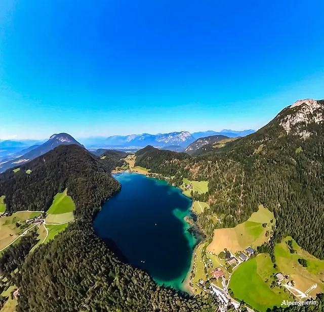 Ein wunderschöner Moment hoch über dem Bezirk Kufstein!
​Diese Aufnahme vom Hintersteiner See ist während unseres Fluges entstanden. Natur, wie sie nur aus der Luft zu bewundern ist. Ein echtes Juwel in Tirol!  | Foto: Janet Bleiker/ Alpengeierin