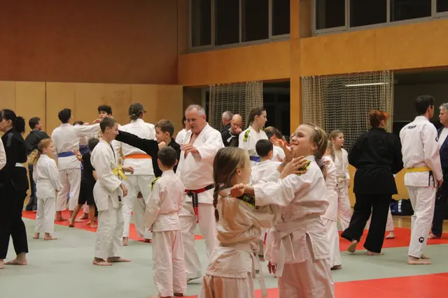 Groß und Klein konnten beim Jubiläumstraining des Jiu Jitsu Vereins dabei sein. 