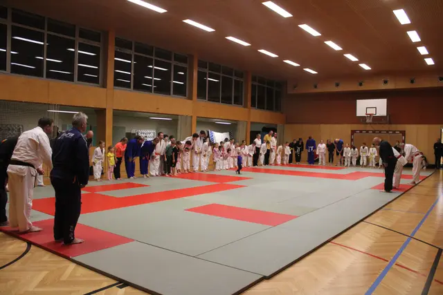 Die Anzahl der Kämpferinnen und Kämpfer des gestrigen Jubiläumstraining betonen die wachsende Bedeutung des Jiu Jitsu Sports im Bezirk. 
