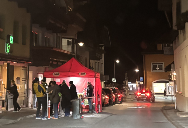 Ein rundum gelungener, analoger Einkaufsabend, der eindrucksvoll zeigt, wie stark Gemeinschaft und Nahversorgung in Zirl gelebt werden.