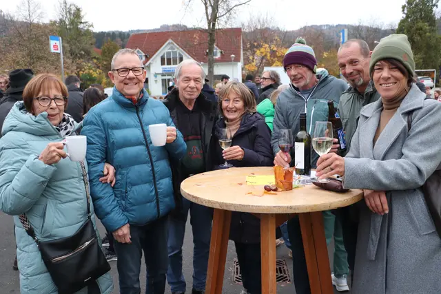 Zusammenkommen, plaudern und bei der TMK ein Glas Wein oder Punsch genießen, das kam in Gratwein-Straßengel gut an.  | Foto: Edith Ertl