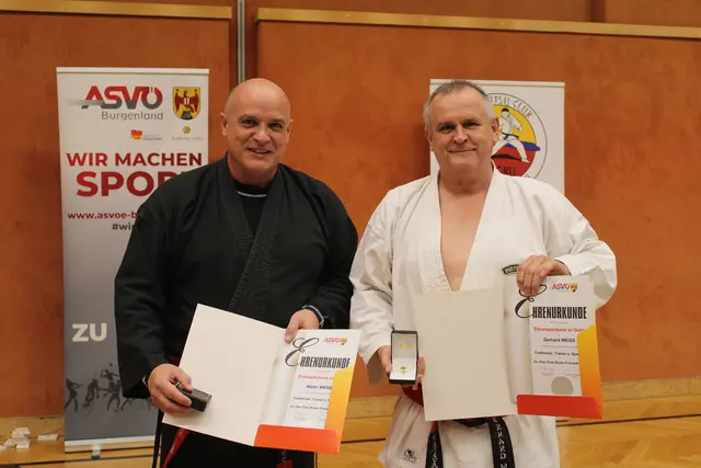 Die Trainer des Vereins Walter und Gerhard Weiss wurden mit einer Ehrenurkunde sowie mit dem silbernen Ehrenzeichen ausgezeichnet. 