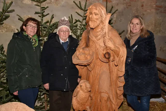 Die Organisatoren vom 20. Waldhausener Advent 2024: von links Ulrike Hader, Pfarrer Karl Michael Wögerer, Alexandra Holzer.  | Foto: Robert Zinterhof