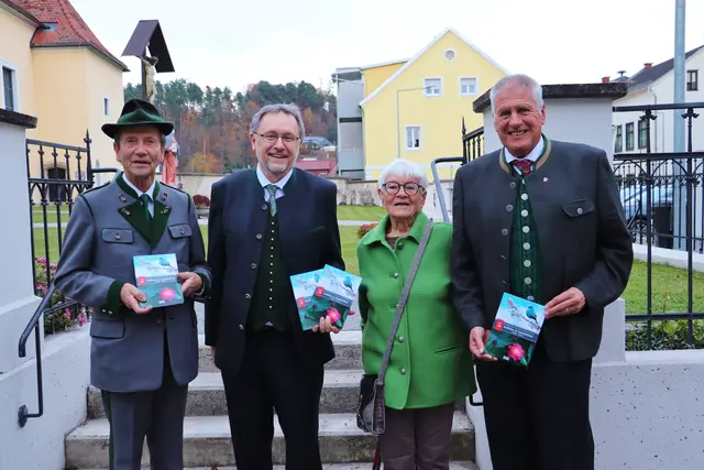 Peter Rinner, Anton Wilflinger, Stammgast Katharina Wess und Vzbgm. Günther Bauer | Foto: Edith Ertl