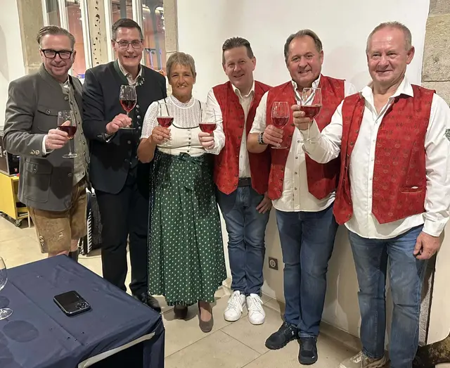 Die Gruppe Herzschlag, der gastgebende Bürgermeister Dieter Hehnle und Köflachs Stadtchef Helmut Linhart | Foto: Helmut Linhart