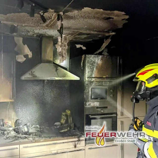 Sonntagmittag wurden die Frewilligen Feuerwehren Leoben-Stadt und Leoben-Göss zu dem Brand in einem Einfamilienhaus in Leoben-Hinterberg gerufen. | Foto: FF Leoben-Stadt