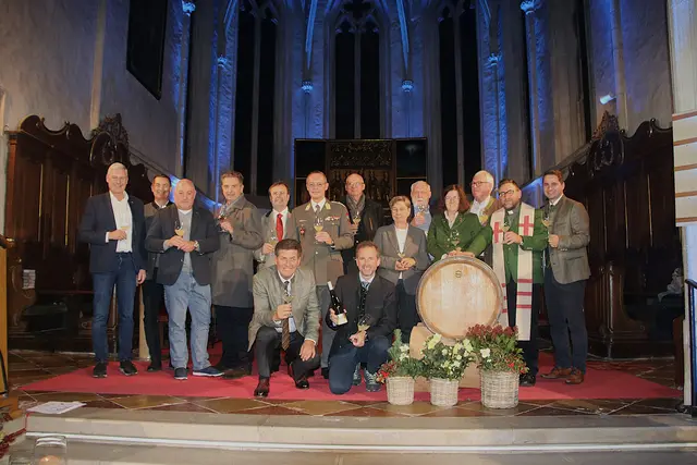 Gruppenbild nach der Segnung des Weines.