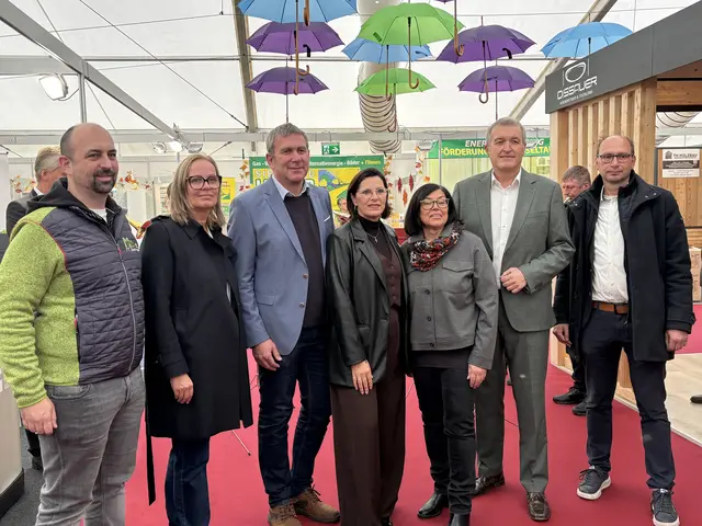 Eröffneten die Mürzer Messe 2025: Michael Ulm, Martina Romen-Kierner, Arnd Meißl, Cornelia Izzo, Maria Fischer, Karl Rudischer, Hubert Neureuter. | Foto: MeinBezirk/Angelina Koidl