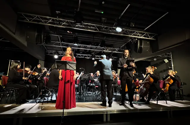 Das Orchester der Akademie St. Blasius begleitet von Léonie Renaud (Sopran) und Jonas Jud (Bass) bot unter der Leitung von Michael Raeber-Köck einen tiefgründigen Konzertabend.