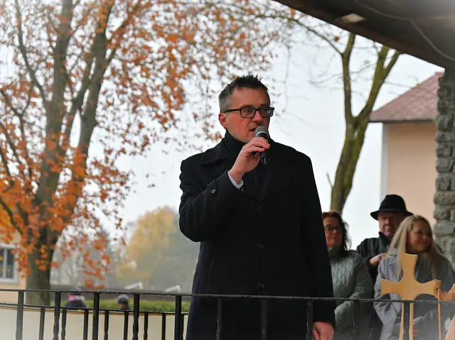 Bürgermeister Hans - Jürgen Resel begrüßt zahlreiche Gäste im Schlosspark St.Leonhard | Foto: Gerlinde Siebenhandl