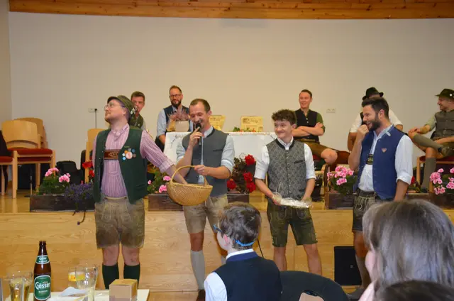 Hauptpreis Auslosung mit Glücksengerl ORF Moderator Harald Eitzinger.  | Foto: Maria Astner-Meißnitzer