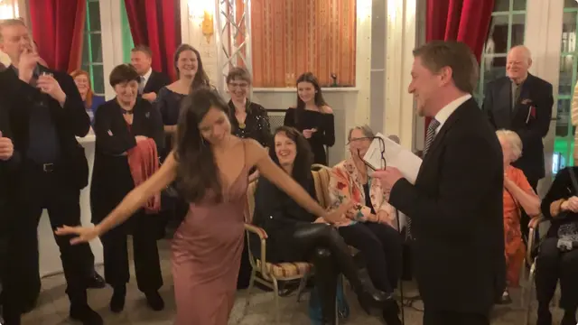 PAtricia Brandao Moura dankt für das Geburtstagsständchen | Foto: Stockmann