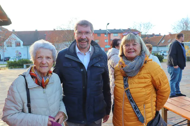 Bgm. Erich Gosch mit seiner Mutter und Kalsdorfs Bgm. a.D. Ursula Rauch, eine der starken Motoren der Volkshilfe Graz-Umgebung Süd.  | Foto: Edith Ertl