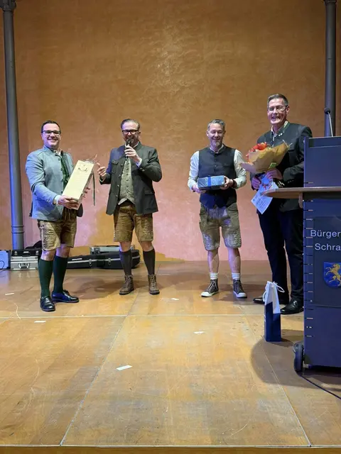 Dieter Hehnle bekam Geschenke aus Köflach überreicht. | Foto: Helmut Linhart
