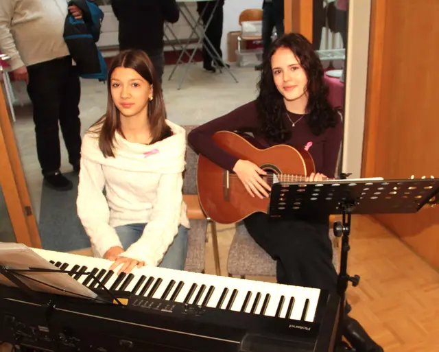 Milena Shamak und Jana Kalchbrenner von der Musikschule Schlaining sorgten mit Lied und Gesang für musikalische Atmosphäre.