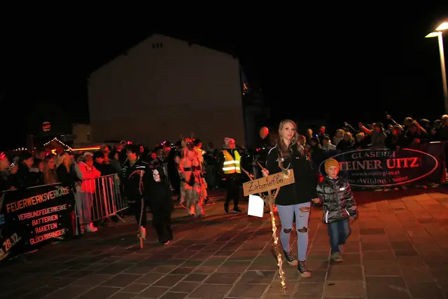 Zirbenteifln, Perchtenlauf