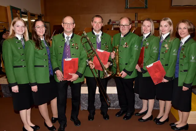 Breaking News - Vereinskonzert des Musikvereins Pabneukirchen 2025. Die Geehrten.  | Foto: Zinterhof