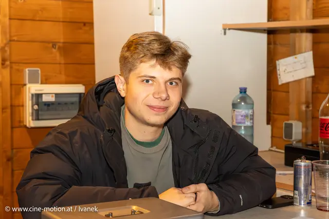 Im Kassenbereich Severin Bauer, Kassier der JVP. | Foto: www.cine-motion.at / Ivanek